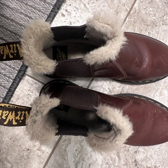 Doc Martens Leonore Chelsea Boots w/faux fur lining - Picture 5 of 7